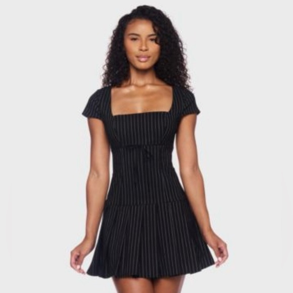 B. Darlin
Pinstripe Square Neck Mini Dress Tie Back Empire Waist
Size 3/4 - Picture 15 of 15